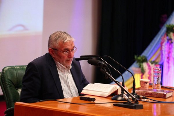 مداحان از رقابتهای ناسالم و دنیا پرستی بپرهیزند