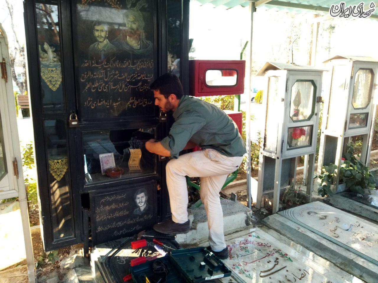 خانه تکانی قبور شهدا به دست آتش به اختیاران/ سازمان بهشت زهرا (س) و بنیاد شهید در خواب؟! خانه تکانی قبور شهدا به دست آتش به اختیاران/ سازمان بهشت زهرا (س) و بنیاد شهید در خواب؟!