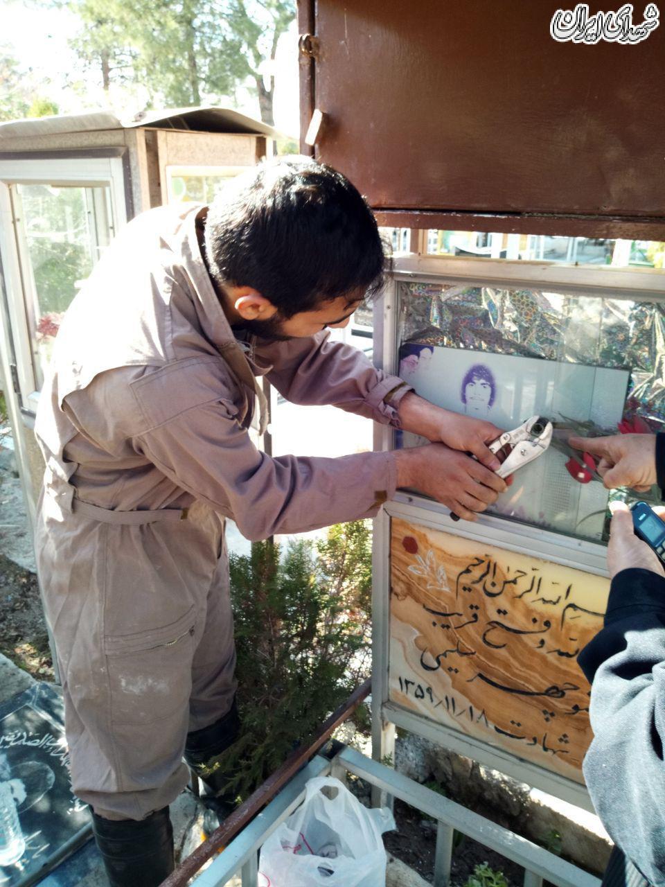 خانه تکانی قبور شهدا به دست آتش به اختیاران/ سازمان بهشت زهرا (س) و بنیاد شهید در خواب؟! خانه تکانی قبور شهدا به دست آتش به اختیاران/ سازمان بهشت زهرا (س) و بنیاد شهید در خواب؟!