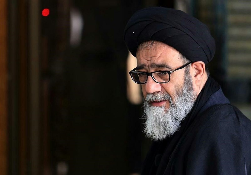 ترک همایش تجلیل از فعالان فرهنگی ـ اجتماعی توسط امام جمعه تبریز/ اعتراض به نوع پوشش بانوان ترک همایش تجلیل از فعالان فرهنگی ـ اجتماعی توسط امام جمعه تبریز/ اعتراض به نوع پوشش بانوان