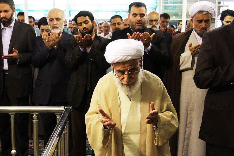 موافقت رهبر انقلاب با کناره گیری آیت الله از امامت جمعه تهران موافقت رهبر انقلاب با کناره گیری آیت الله از امامت جمعه تهران