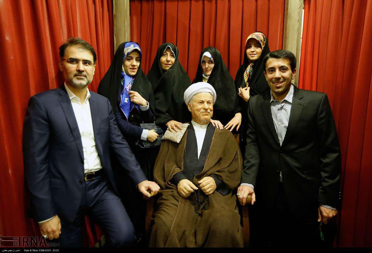 رونمایی از تندیس جالب مرحوم 