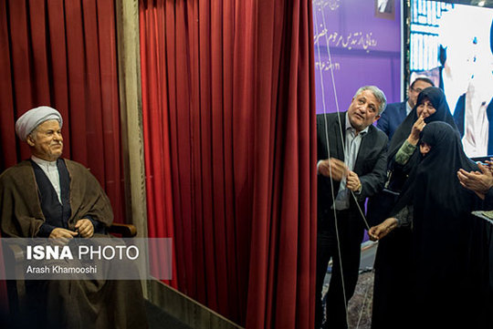 رونمایی از تندیس جالب مرحوم 