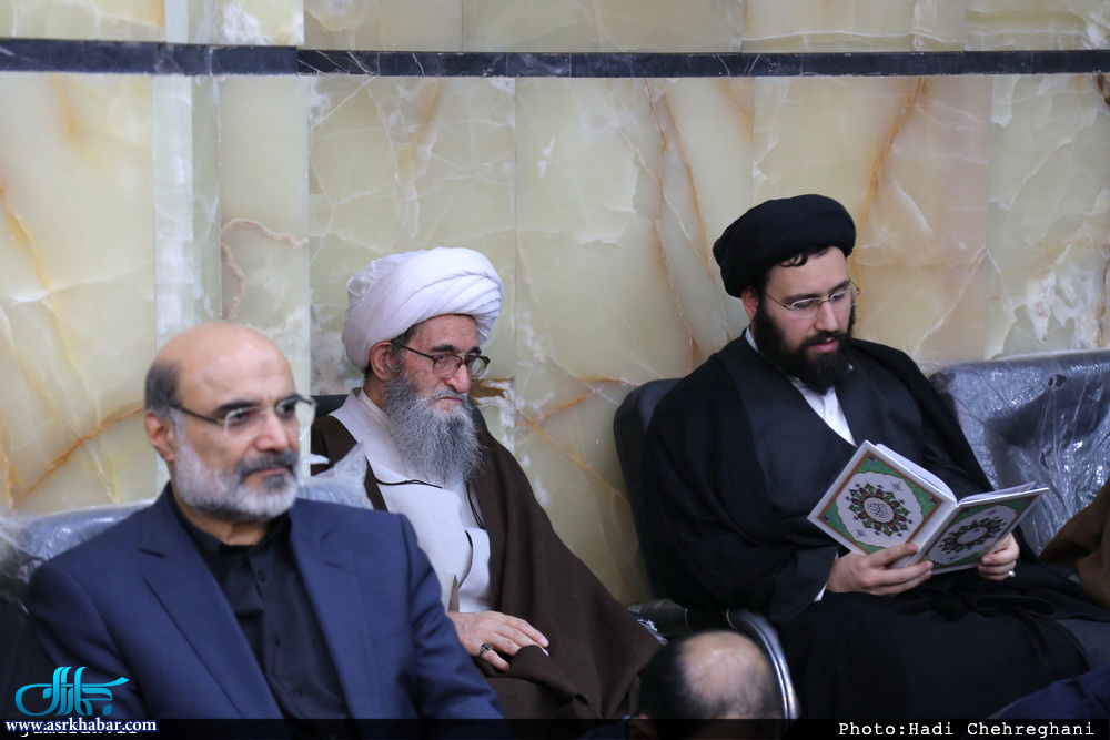 سید علی در مراسم بزرگداشت آیت الله شاه آبادی(ره) سید علی در مراسم بزرگداشت آیت الله شاه آبادی(ره)