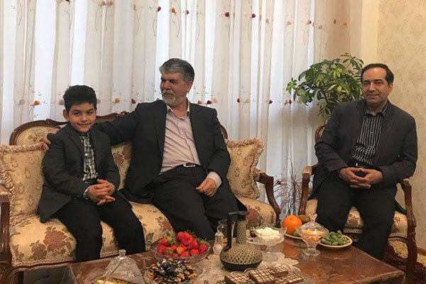 وزیر فرهنگ و ارشاد به منزل مرحوم رضا مقدسی رفت وزیر فرهنگ و ارشاد به منزل مرحوم رضا مقدسی رفت