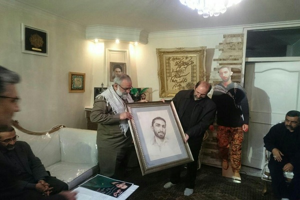 حضور سردار نقدی در بیت شهید 
