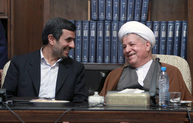 با منطق شما پیامبر(ص) هم بصیرت نداشت/ برخی اطرافیان احمدی نژاد طفل راه مراد شما... با منطق شما پیامبر(ص) هم بصیرت نداشت/ برخی اطرافیان احمدی نژاد طفل راه مراد شما...