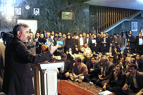 شناخت دشمن بیرونی و داخلی/ ارزیابی از دوستان نادان/فعالیت انقلابی نمایان شناخت دشمن بیرونی و داخلی/ ارزیابی از دوستان نادان/فعالیت انقلابی نمایان