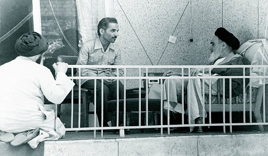 امام، حاج احمد آقا و شهید رجایی در ایوان جماران