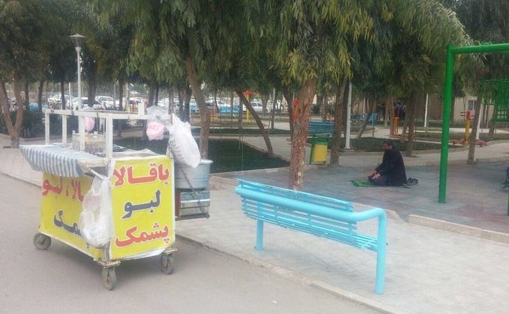 عکس/ نماز اول وقت کاسب دوره‌گرد