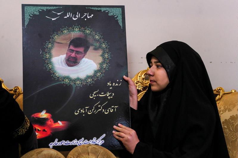 انتقاد یک فرزند شهید از سخنان تاسف بار بازیگر زن/پا روی خون پدرمان گذاشته ایم ...
