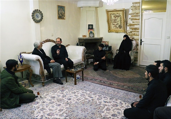 دیدار جلیلی با خانواده شهید محمد حسین حدادیان دیدار جلیلی با خانواده شهید محمد حسین حدادیان