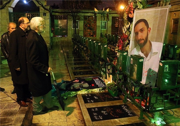 دیدار جلیلی با خانواده شهید محمد حسین حدادیان دیدار جلیلی با خانواده شهید محمد حسین حدادیان
