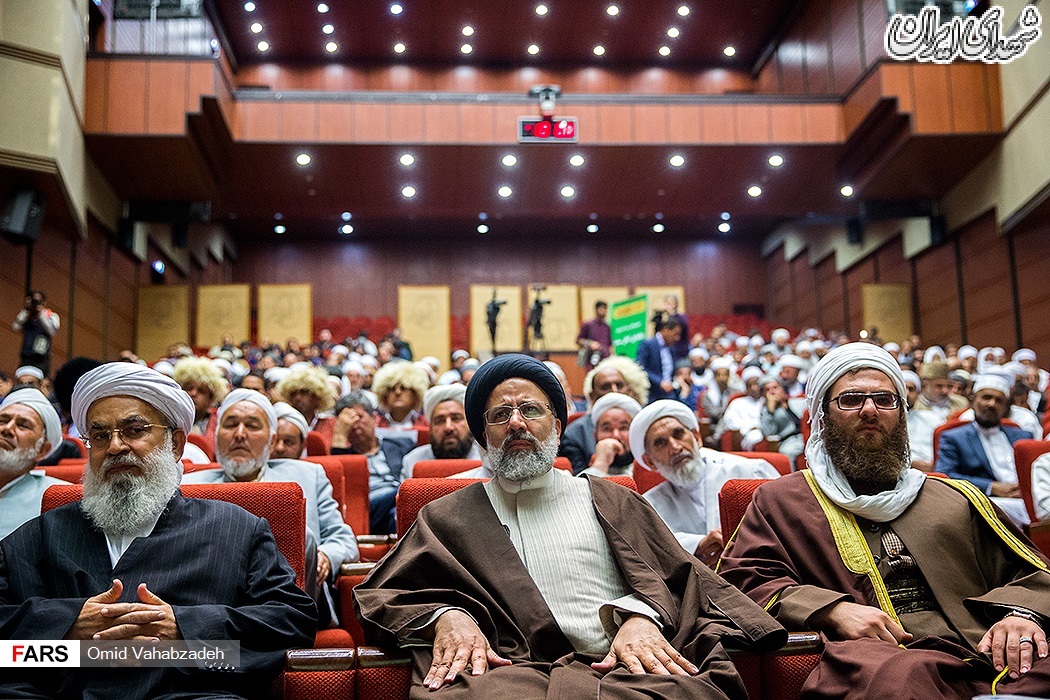 بوسه علمای اهل سنت بر پیشانی رئیسی+عکس بوسه علمای اهل سنت بر پیشانی رئیسی+عکس