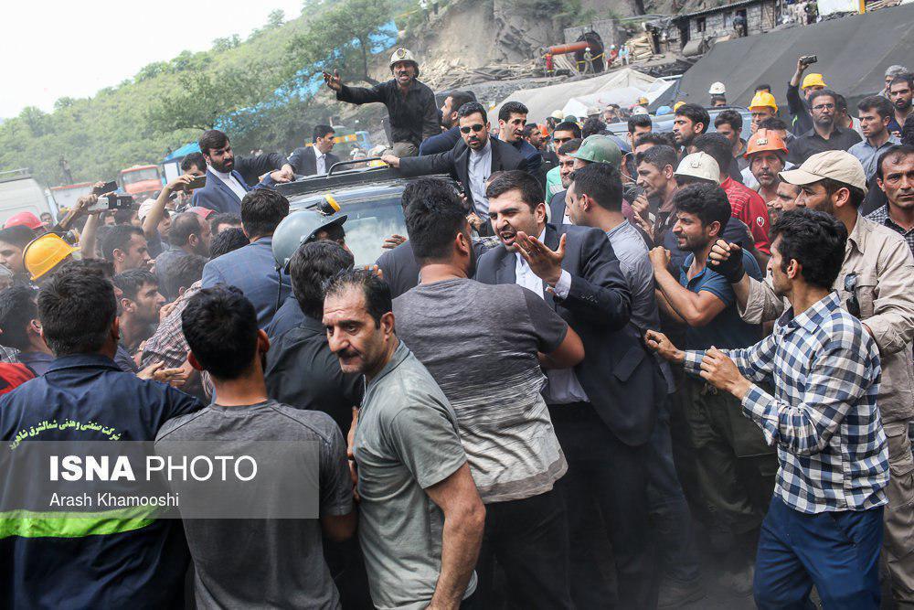 برخورد عجیب محافظ روحانی با معدن‌کاران! +عکس
