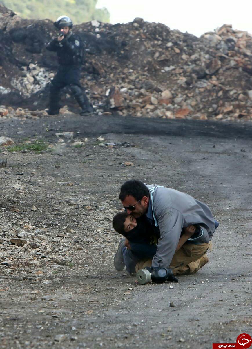 عکس تامل برانگیز از پناهجویی کودک فلسطینی عکس تامل برانگیز از پناهجویی کودک فلسطینی