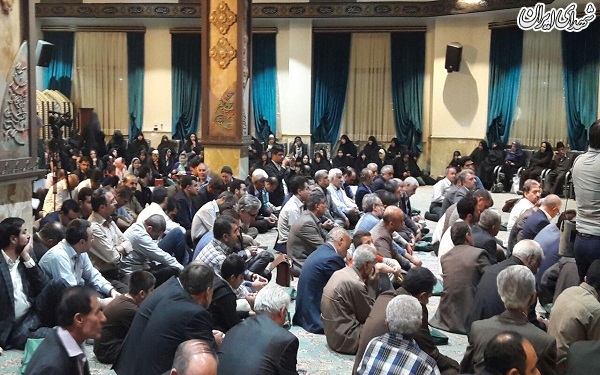 آغاز تبلیغات 2 کاندید شورای شهر با حضور خانواده شهدا + عکس آغاز تبلیغات 2 کاندید شورای شهر با حضور خانواده شهدا + عکس