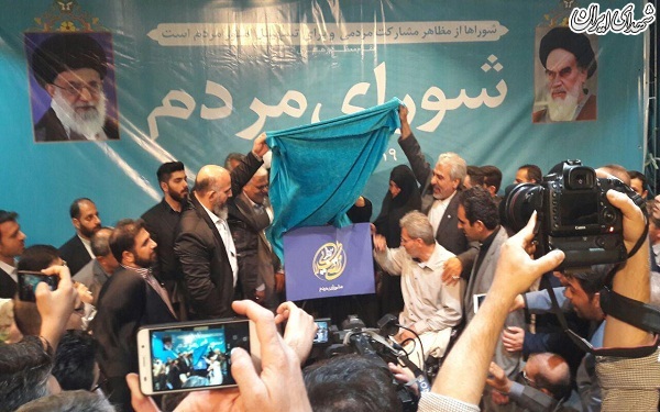 آغاز تبلیغات 2 کاندید شورای شهر با حضور خانواده شهدا + عکس آغاز تبلیغات 2 کاندید شورای شهر با حضور خانواده شهدا + عکس