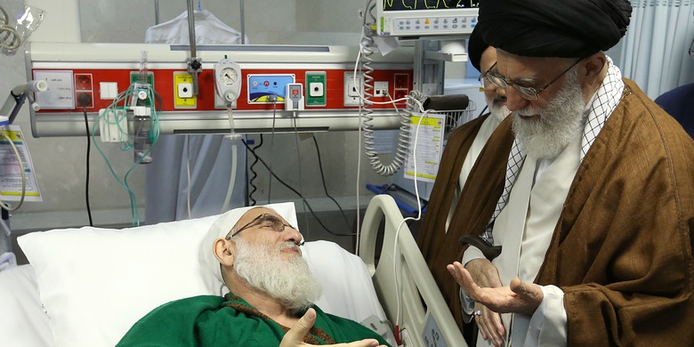 عیادت رهبر انقلاب از آیتالله شاهرودی+عکس عیادت رهبر انقلاب از آیتالله شاهرودی+عکس