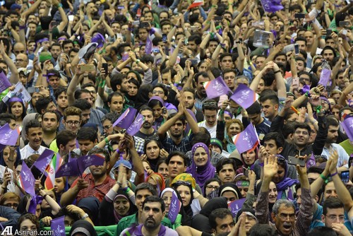 طرفداران روحانی در ورزشگاه آزادی تهران +عکس