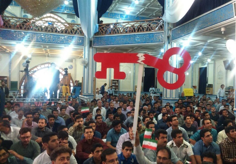 عکس/ کلید شکسته روحانی در همایش قالیباف