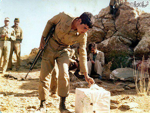 شهید دفاع مقدس در حال رای دادن+عکس