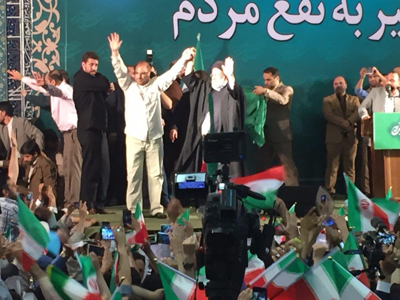 عکس/ رئیسی دست قالیباف را بالا برد