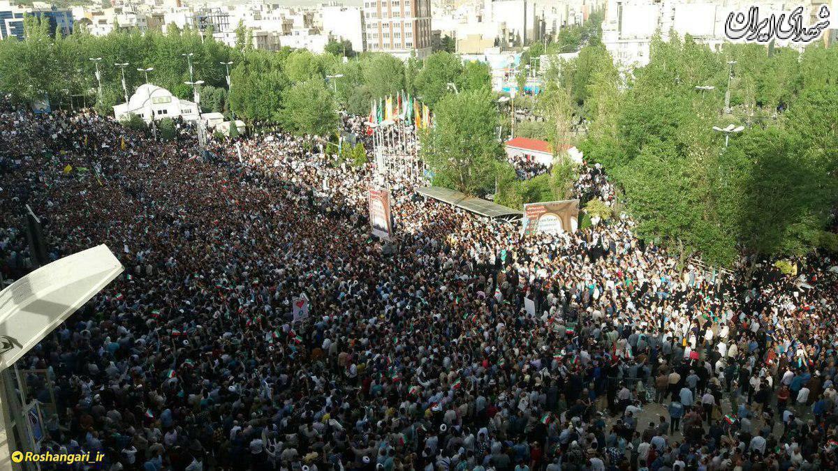حماسه رئیسی- قالیباف در قلب تهران/ مصلی دیگر جا ندارد/ رئیسی دست قالیباف را بالا برد + عکس حماسه رئیسی- قالیباف در قلب تهران/ مصلی دیگر جا ندارد/ رئیسی دست قالیباف را بالا برد + عکس