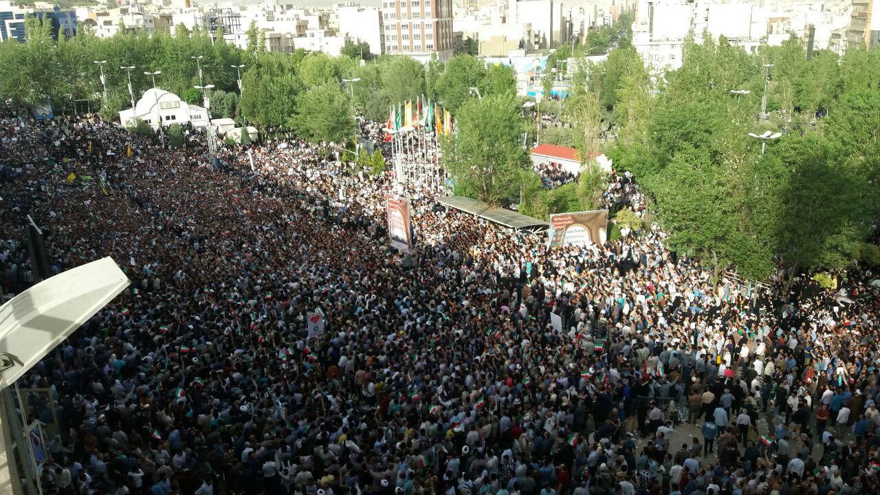 خبرسازی آشکار درباره همایش بزرگ/ همه را از شهرستان ها آورده بودند! خبرسازی آشکار درباره همایش بزرگ/ همه را از شهرستان ها آورده بودند!