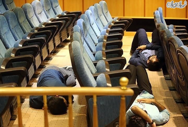 عکس/ حاشیه های دیدنی از خبرنگاران در وزارت کشور