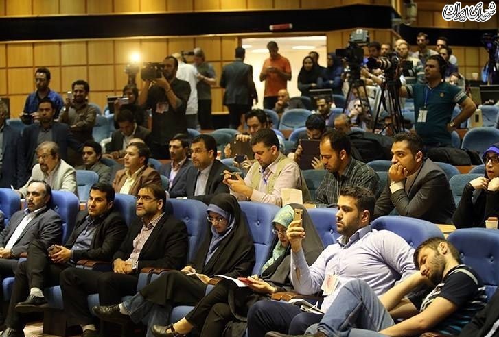 عکس/ حاشیه های دیدنی از خبرنگاران در وزارت کشور