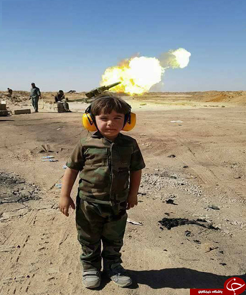 کوچکترین کودکی که به جنگ داعشی ها رفت کوچکترین کودکی که به جنگ داعشی ها رفت