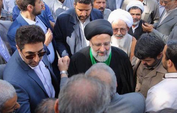 عکس/ حضور حجت الاسلام رئیسی در گلزار شهدای بیرجند