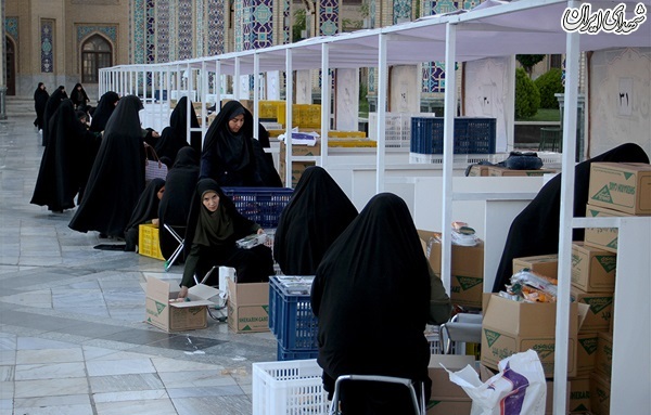 عکس/ افطار در حرم مطهر رضوی