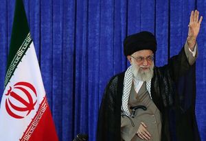 مجال تحریف امام (ره) را ندهید/ جای شهید و جلاد در دهه 60 عوض نشود