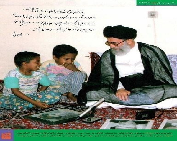 رهبر انقلاب در کنار فرزندان شهدا +عکس