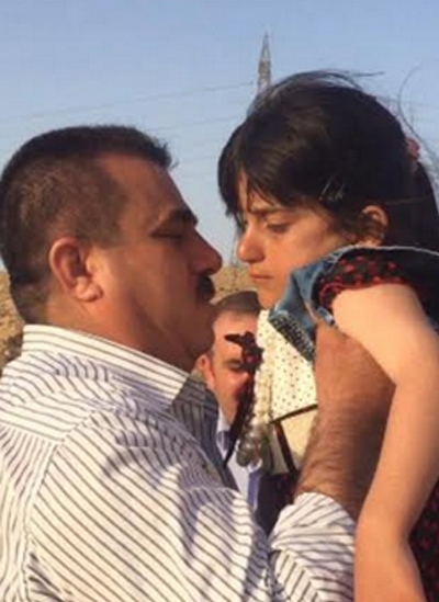 نجات دختربچه ۵ ساله از چنگ داعش+عکس نجات دختربچه ۵ ساله از چنگ داعش+عکس