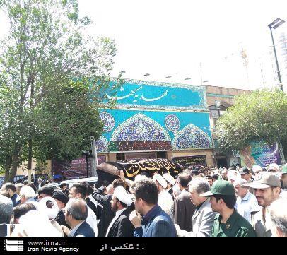 پیکر همسر آیت الله علم الهدی تشییع شد پیکر همسر آیت الله علم الهدی تشییع شد