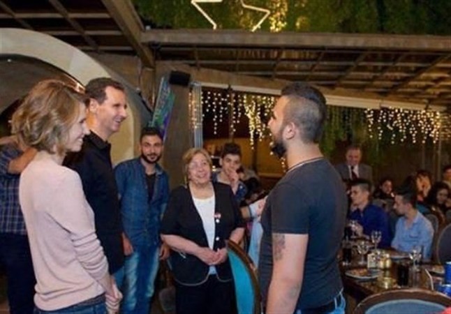 بشار اسد در مراسم افطار با خانواده شهدا+عکس بشار اسد در مراسم افطار با خانواده شهدا+عکس