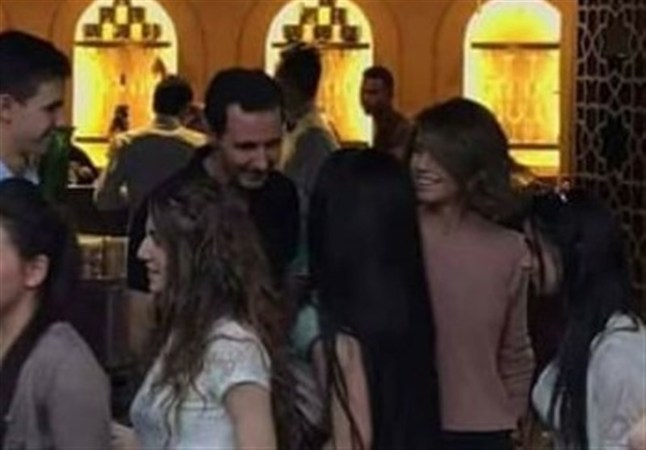 بشار اسد در مراسم افطار با خانواده شهدا+عکس بشار اسد در مراسم افطار با خانواده شهدا+عکس