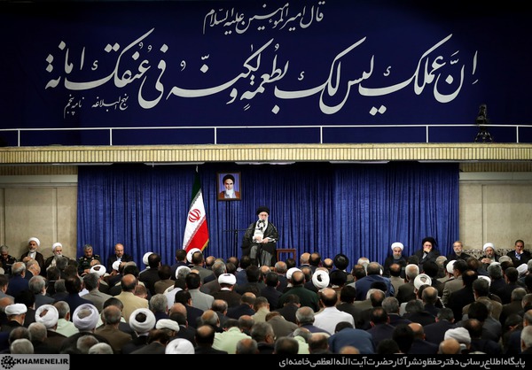 تامین منافع ملی باید ملاک تصمیم گیری مسئولان باشد/تجربه دو دستگی سال ۵۹ نباید تکرار شود تامین منافع ملی باید ملاک تصمیم گیری مسئولان باشد/تجربه دو دستگی سال ۵۹ نباید تکرار شود