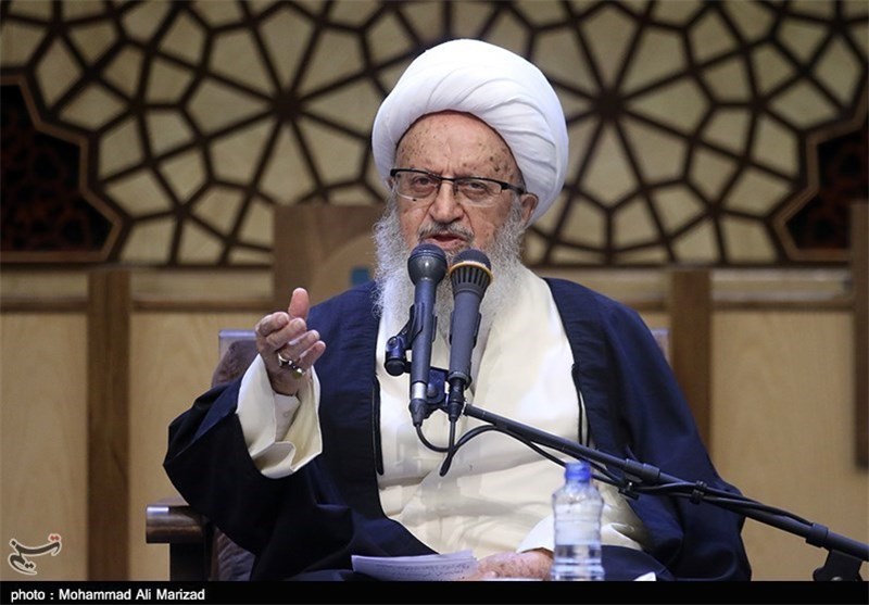 آیت الله مکارم: امام با رأی مردم انتخاب نمیشود
