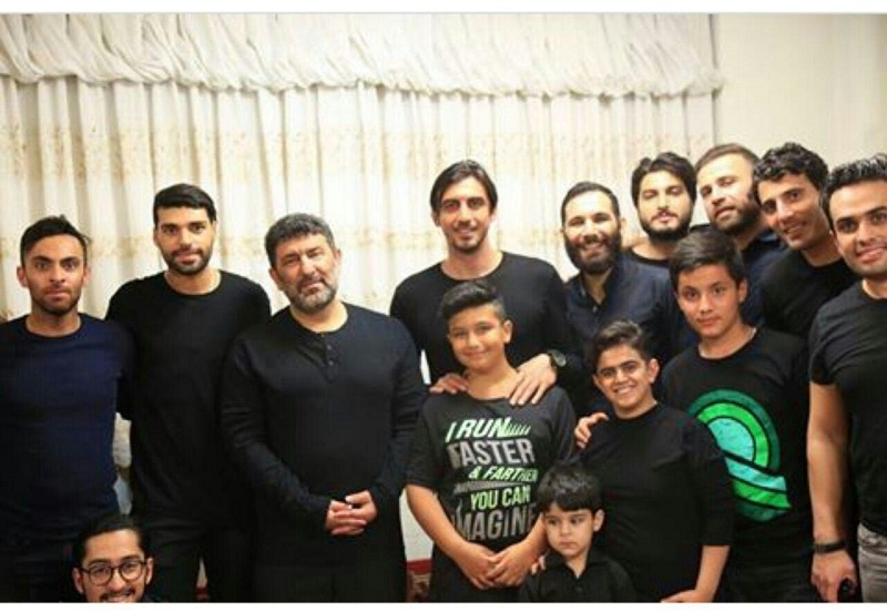 ستارههای سرخابی در کنار مداح معروف +عکس ستارههای سرخابی در کنار مداح معروف +عکس