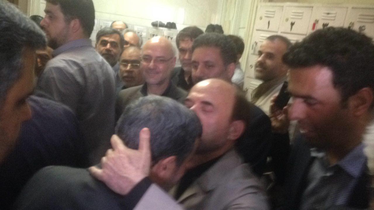 روبوسی احمدی نژاد و فتاح در یک مراسم+عکس
