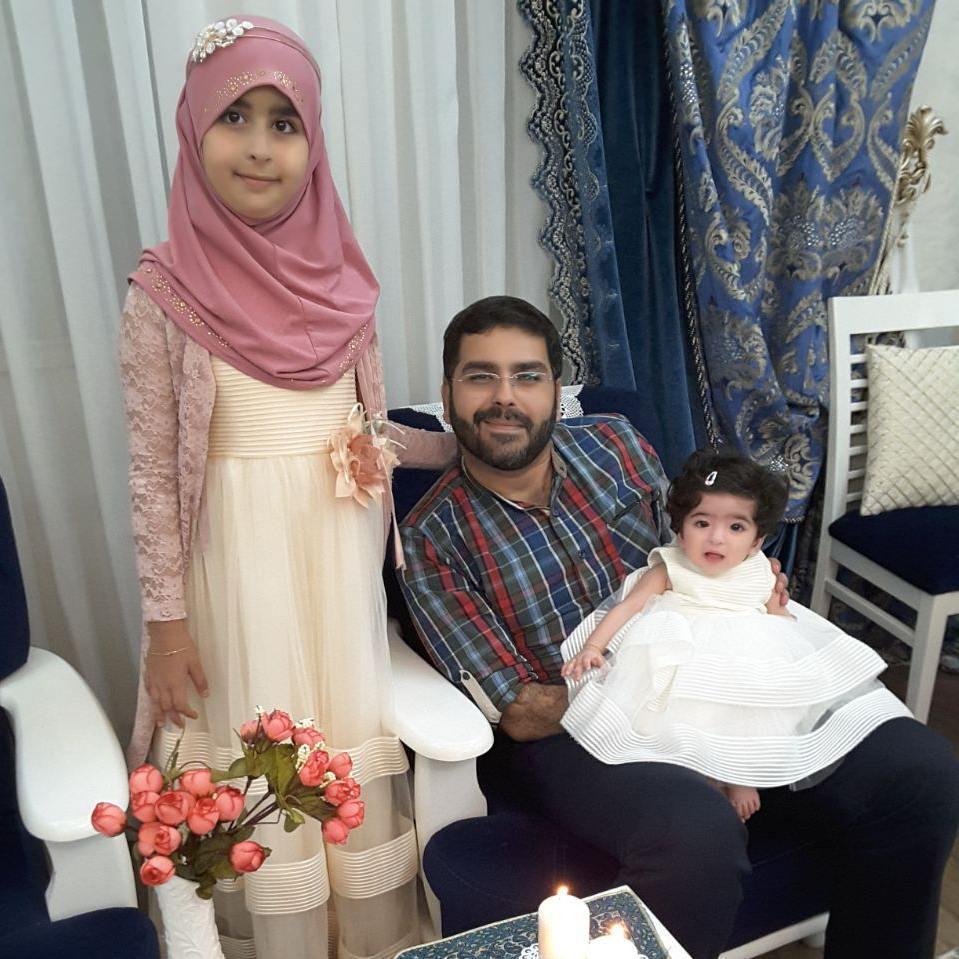 محمدحسین رنجبران در کنار دخترانش +عکس محمدحسین رنجبران در کنار دخترانش +عکس