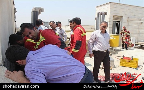 عکس/نجات کودک یک ساله در درز انقطاع ساختمان