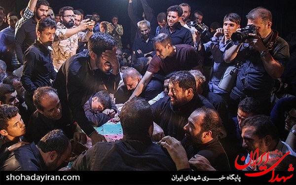 عکس/وداع با پیکر مطهر شهیدمدافع حرم بهرام مهرداد