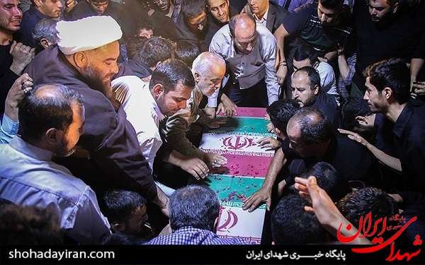 عکس/وداع با پیکر مطهر شهیدمدافع حرم بهرام مهرداد