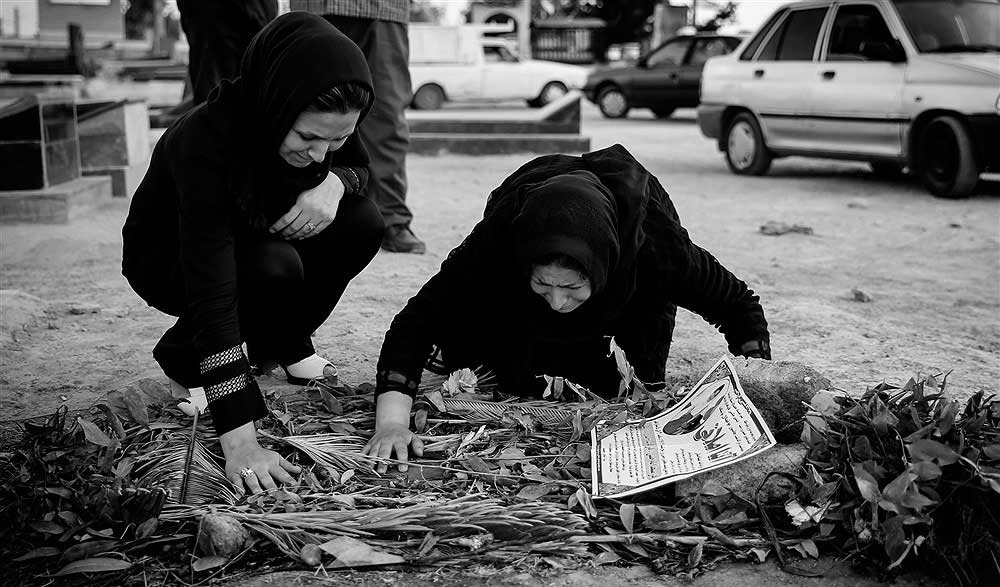 پدر،مادر و خواهر آتنا اصلانی سر مزارش + عکس