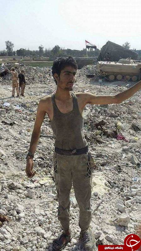 بیرون کشیدن داعشی ها از لوله فاضلاب +عکس